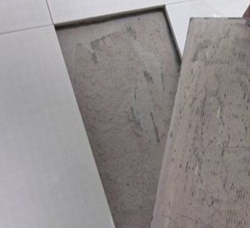 汝城瓷砖空鼓维修公司分享瓷砖铺贴时如果打浆（即涂抹在瓷砖背面和基层上的砂浆或瓷砖胶）过少，会带来以下问题